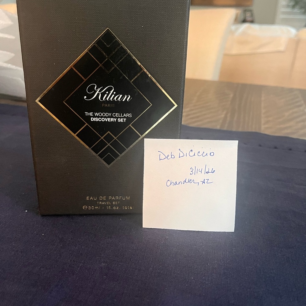Kilian The Woody Cellars Discovery Set - 4 travel sprays with black case.